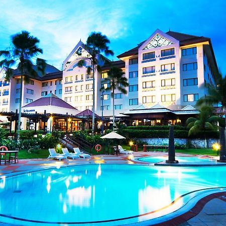 Le Grandeur Hotel Balikpapan Exterior photo