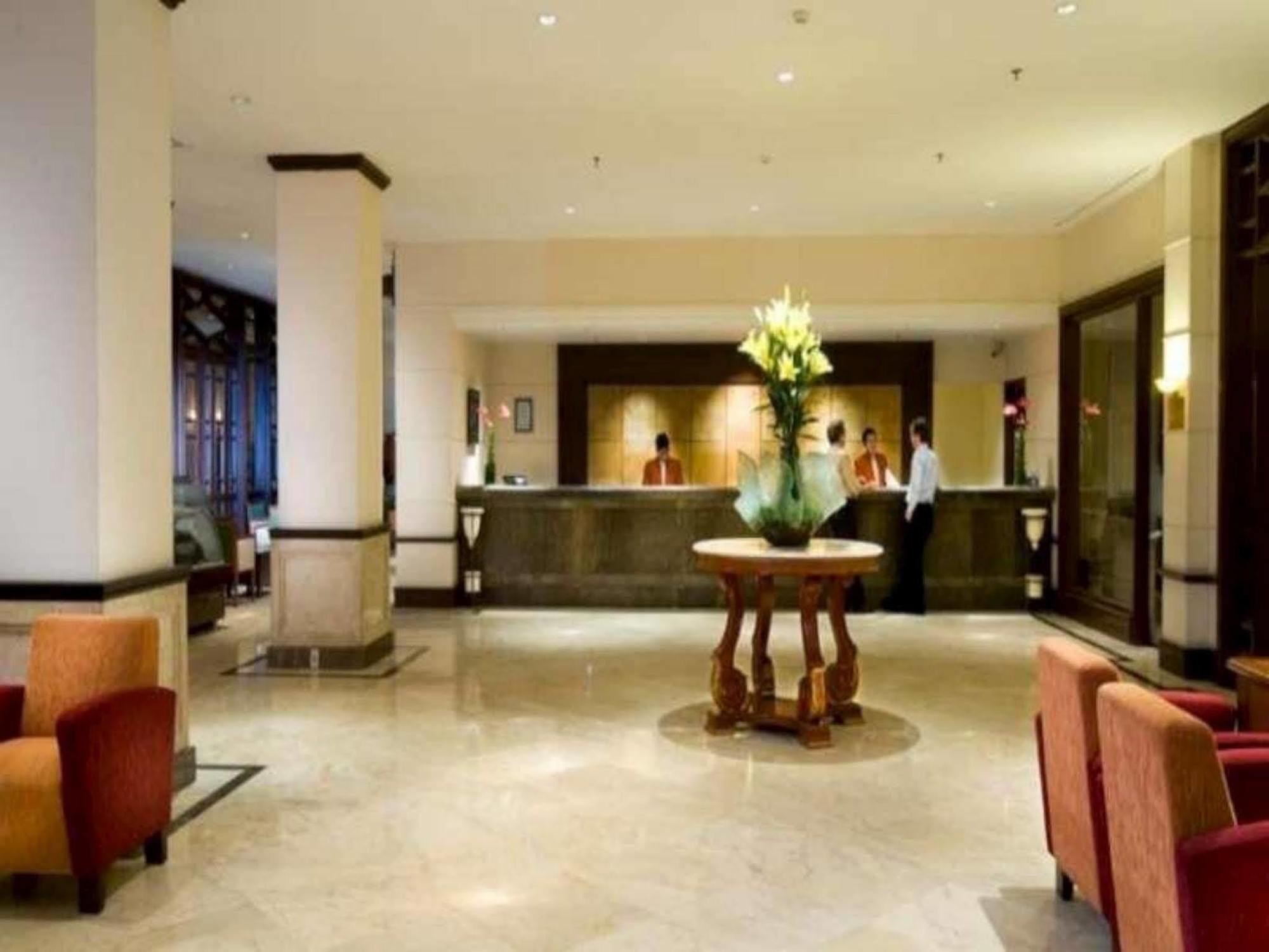 Le Grandeur Hotel Balikpapan Exterior photo