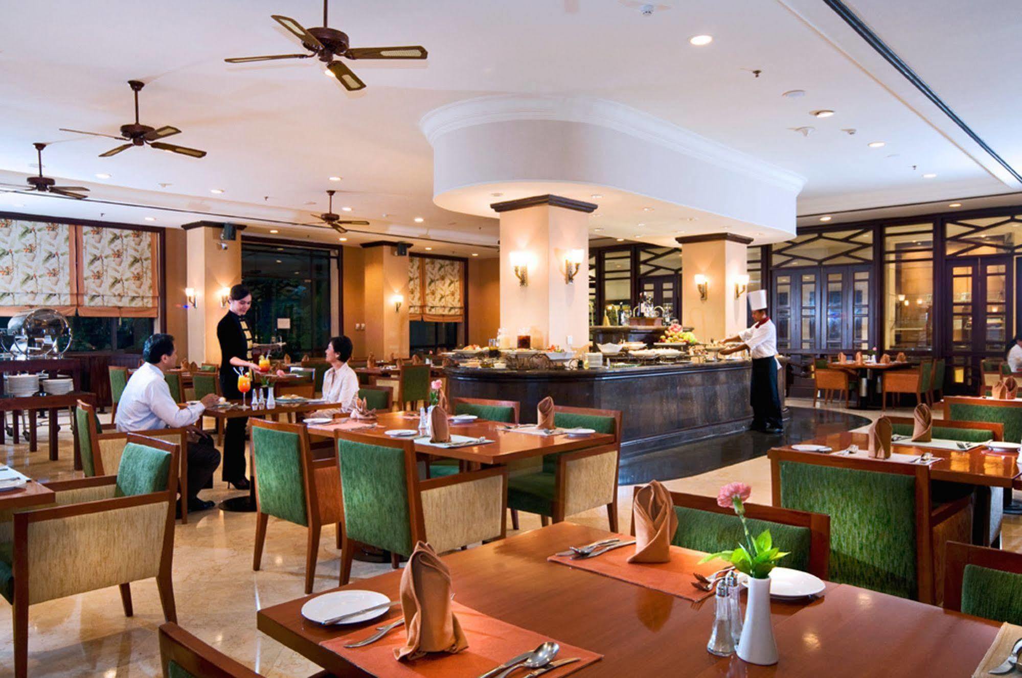 Le Grandeur Hotel Balikpapan Exterior photo