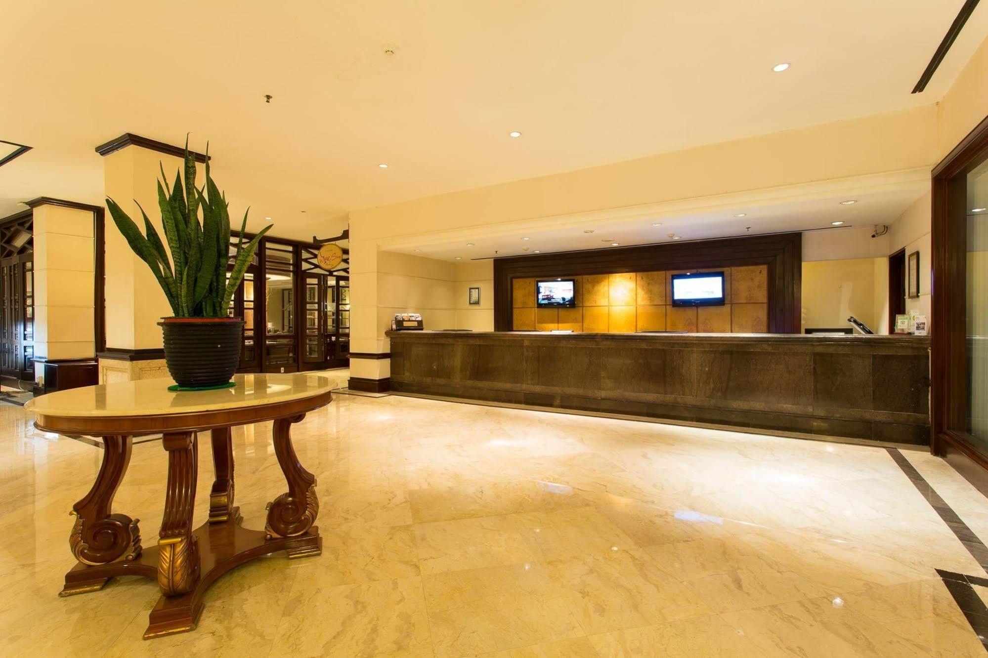 Le Grandeur Hotel Balikpapan Exterior photo