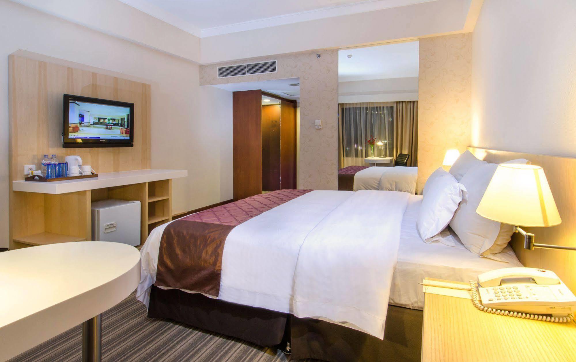 Le Grandeur Hotel Balikpapan Exterior photo
